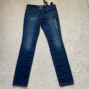 Express Jeans NWOT. Stella regular fit lowrise skinny leg in size 6L